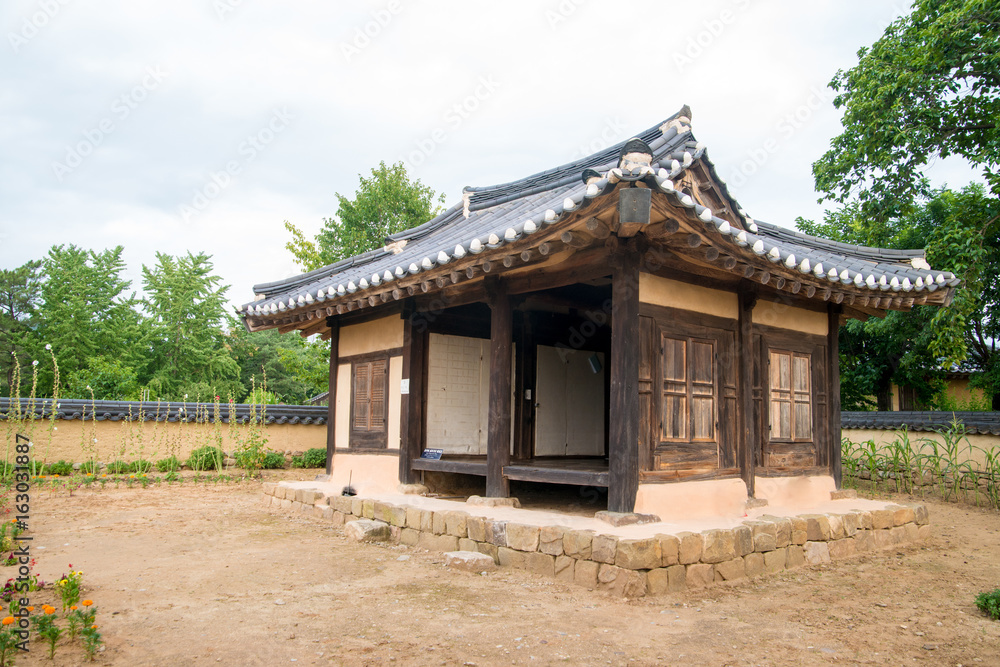 Binyeon Jeongsa of Hahoe Village in Andong, Korea. (Hahoe village in South Korea is UNESCO world heritage site.) Binyeon Jeongsa of Hahoe Village in Andong, Korea. (Hahoe village in South Korea is UNESCO world heritage site.)