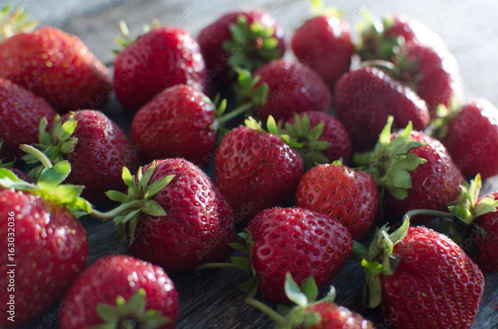 Ripe red strawberries controlam bright light Ripe red strawberries controlam bright light