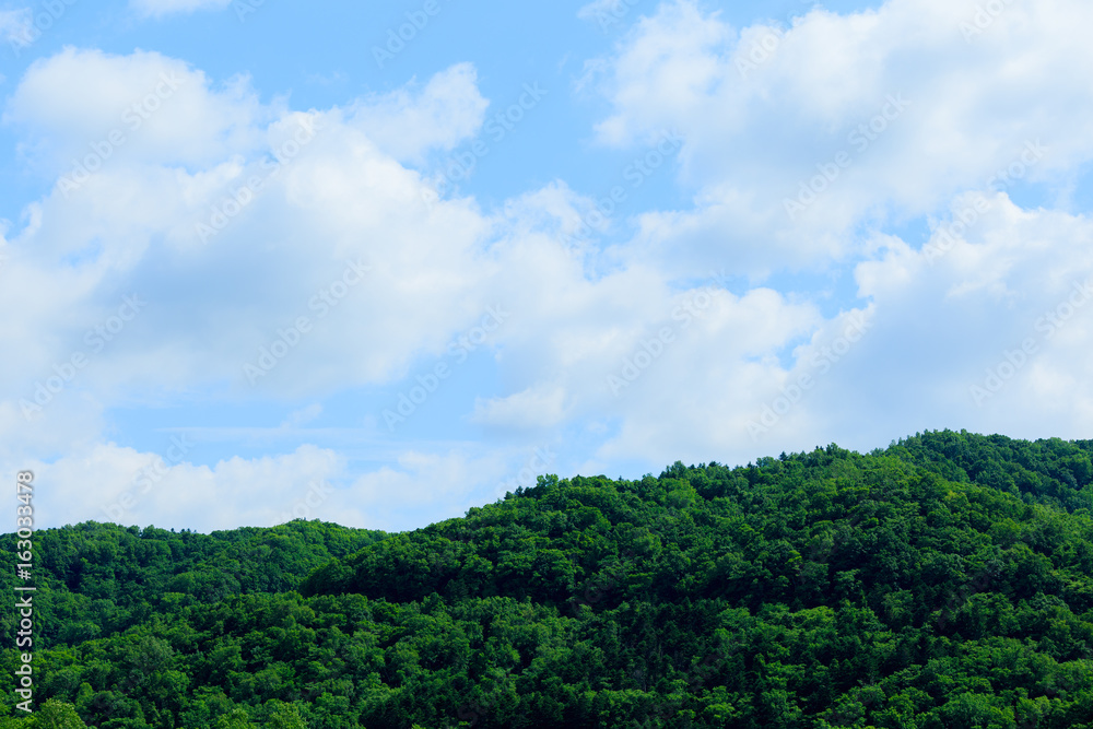 山と青空