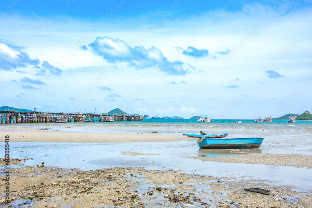 Fototapeta premium fishing boat near jetty