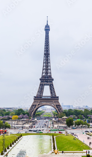 View of the Eiffel tower from observation deck at the Palais de Chaillot in Paris, France © Nikolai Korzhov