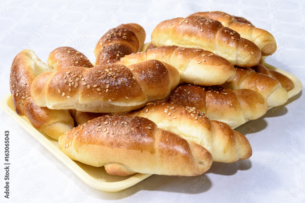 Domestic rolls with sesame