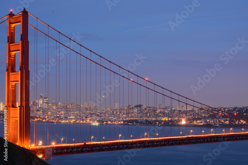 Night view of the Golden Gate bridge in San Francisco, California