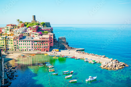 Fototapeta Naklejka Na Ścianę i Meble -  Beautiful Vernazza in Cinque Terre. One of five famous colorful villages of Cinque Terre National Park in Italy