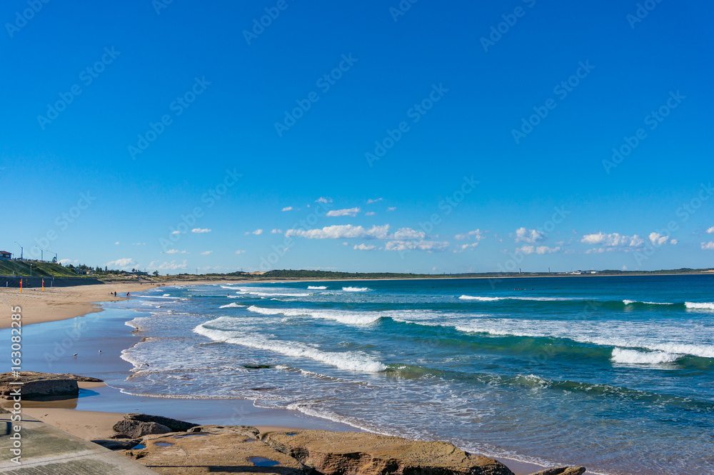 Fototapeta premium Beautiful ocean view landscape on sunny day