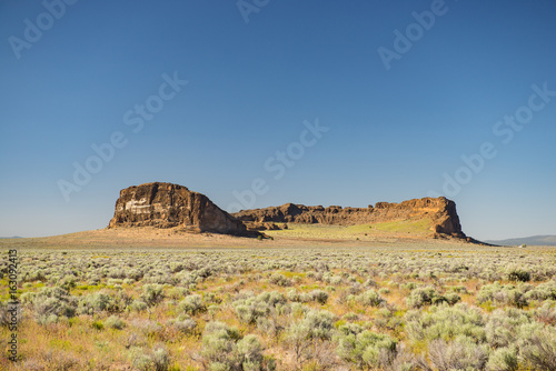Foto Oregon's Fort Rock ancient volcanic tuff ring, in the high desert near Bend