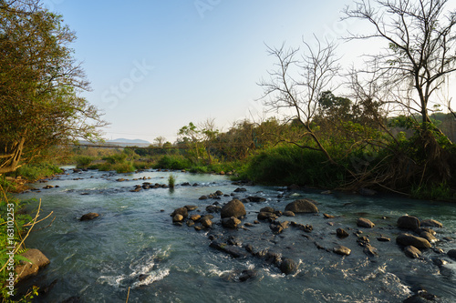 Foto Clean, quiet water stream running over rocks