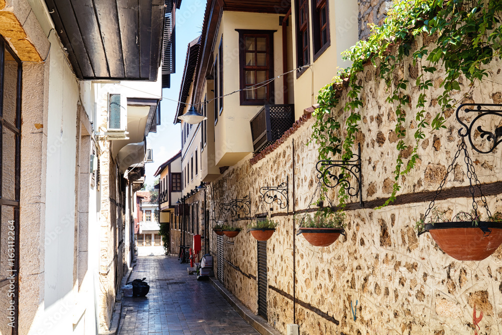 Obraz premium street scene in Kaleici - the historic city center of Antalya, Turkey
