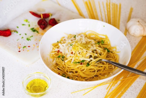 Spaghetti, oil, garlic and red pepper.