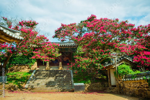 Byeongsanseowon Confucian Academy is a representative Confucian architecture of the Joseon Dynasty