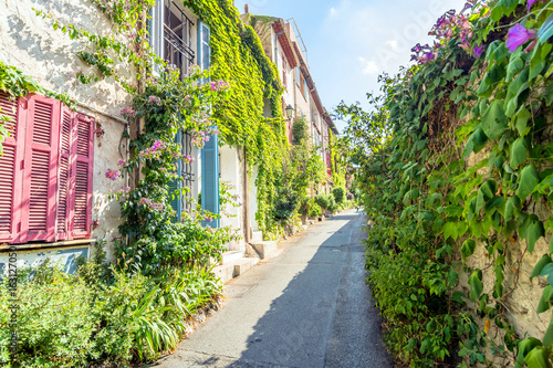 Photo street view in Antibes old town, France