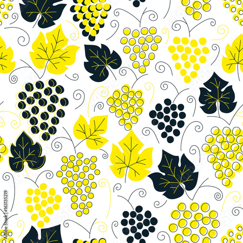 Seamless grapes pattern. Fruit vector background. Colorful background with juicy fruit. Natural and healthy grape food. Fresh juice
