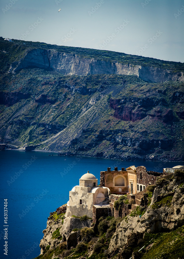 Fototapeta premium Iconic domes on Santorini, Greece
