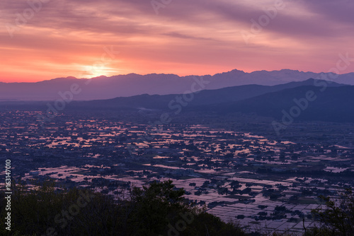 医王山から散居村を見下ろす