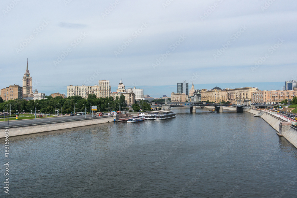 Moscow river view from Bogdana Khmelnitskogo Pedestrian Bridge,