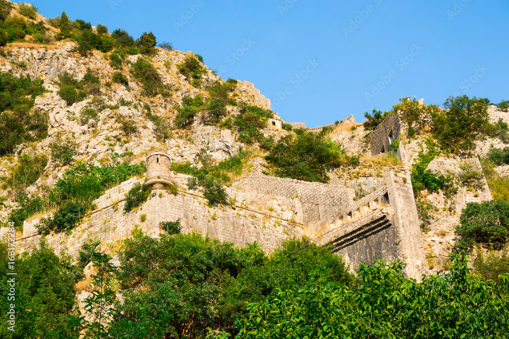 Fototapeta premium Details of the ancient city wall of Kotor