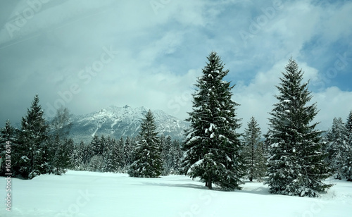 Alpenlandschaft im Schnee