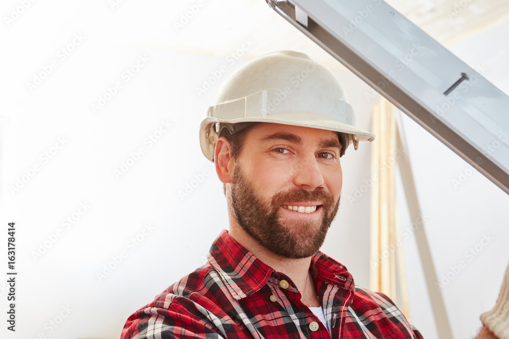 Fensterbauer auf der Baustelle Fensterbauer auf der Baustelle
