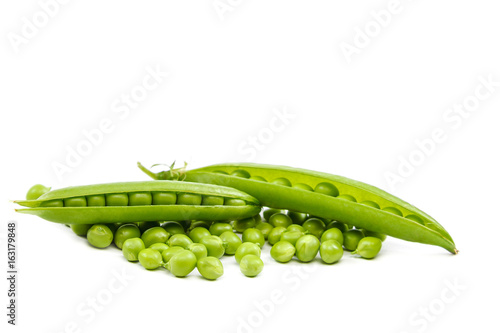 Wallpaper Mural Fresh green peas isolated on white background Torontodigital.ca