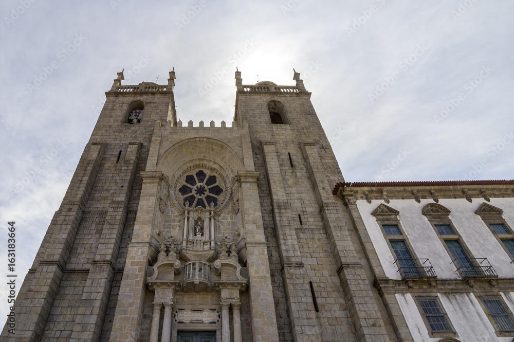 Porto Cathedral Catholic church, Romanesque and Gothic architecture. Unesco World Heritage Site.  Construction started around 1110, Porto, Portugal.