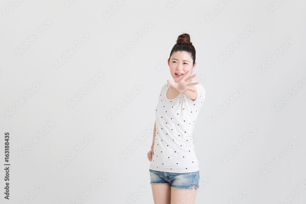 女性・白バック 女性・白バック
