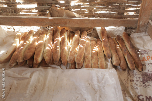 Obraz na płótnie freshly baked baguettes w salonie