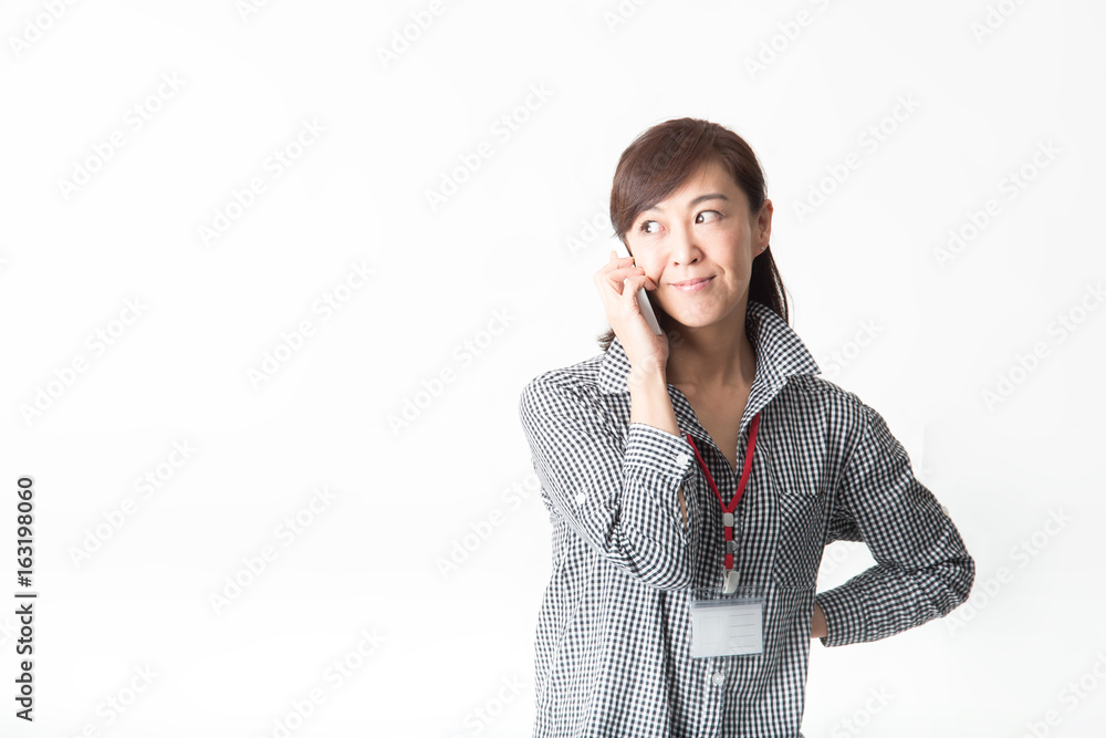 ミドル女性・白バック