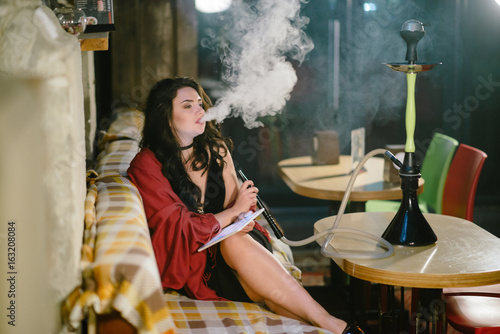 girl with hookah