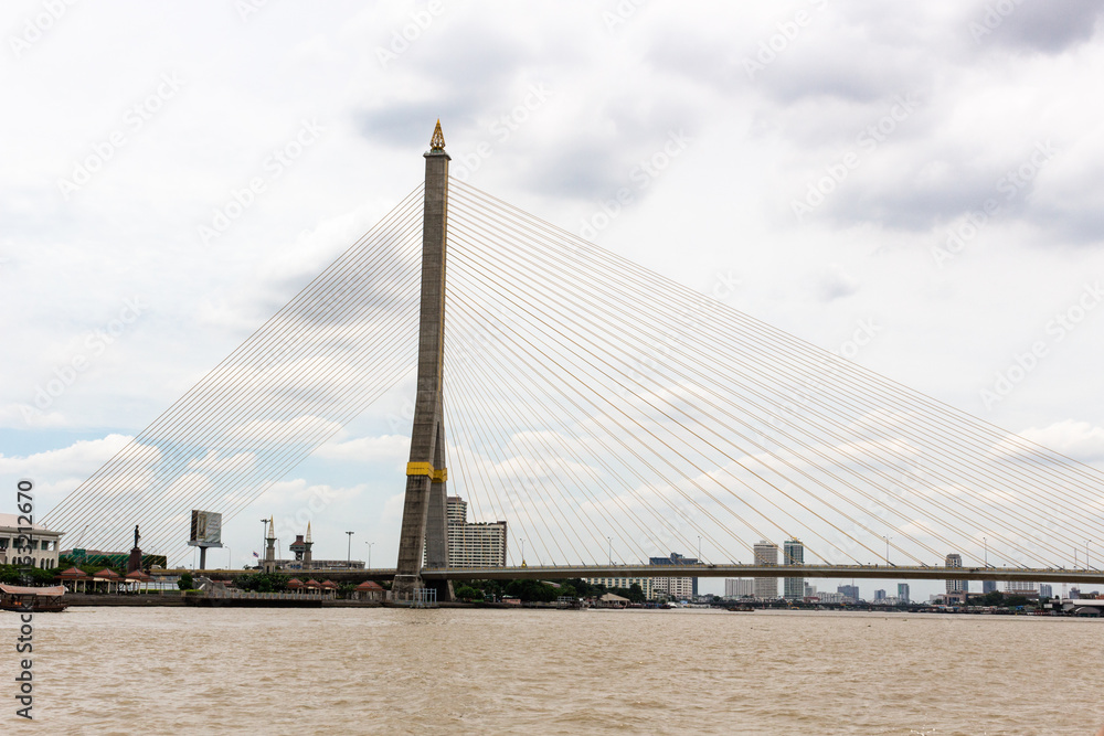 Obraz premium バンコク・チャオプラヤー川・ラマ８・橋