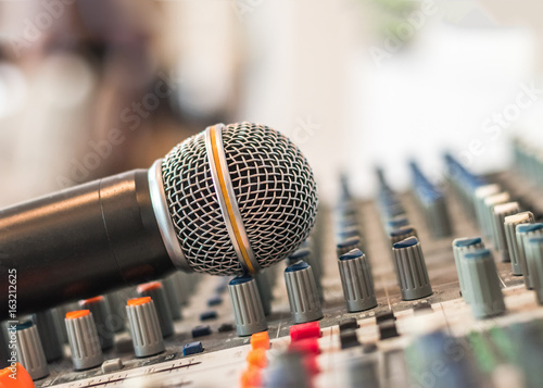 Obraz na płótnie Microphone voice speaker on audio synthesiser electronic music instrument sound