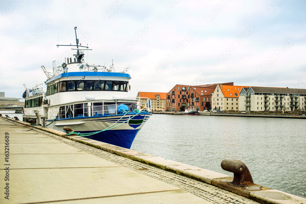 Obraz premium Ship restaurant, Havnepromenade, Copenhagen