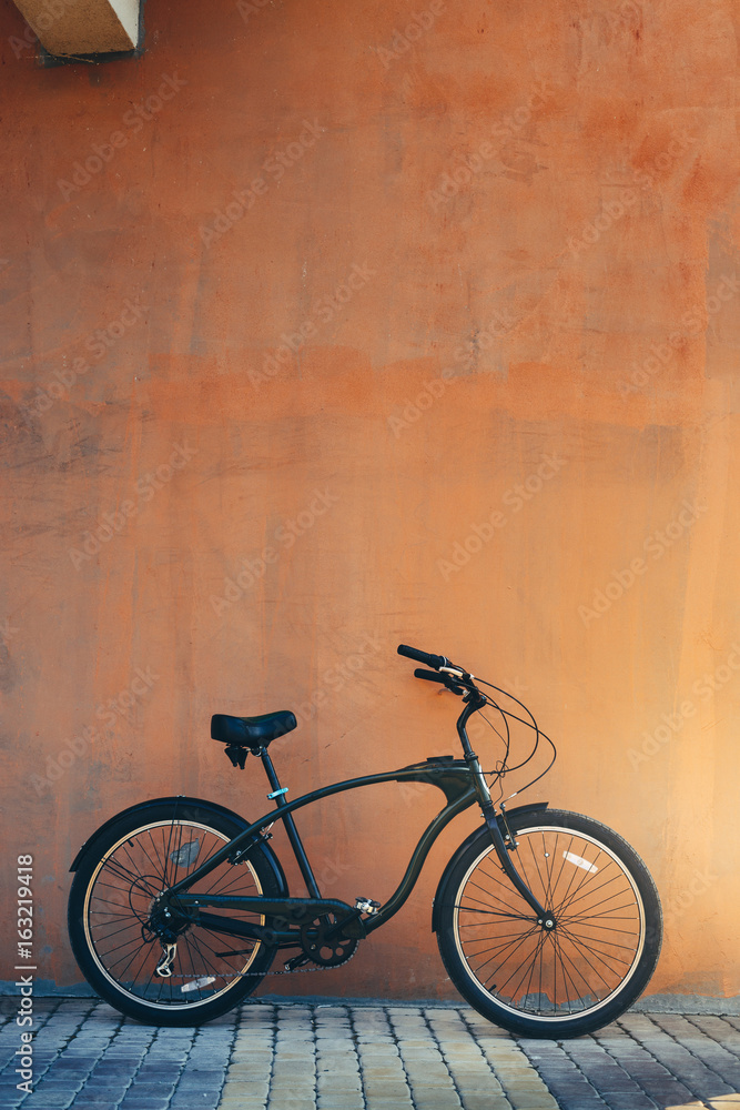 Fototapeta premium City Cruiser Bicycle Bike Parked Near Wall Health Leisure Town Urban Lifestyle Vehicle