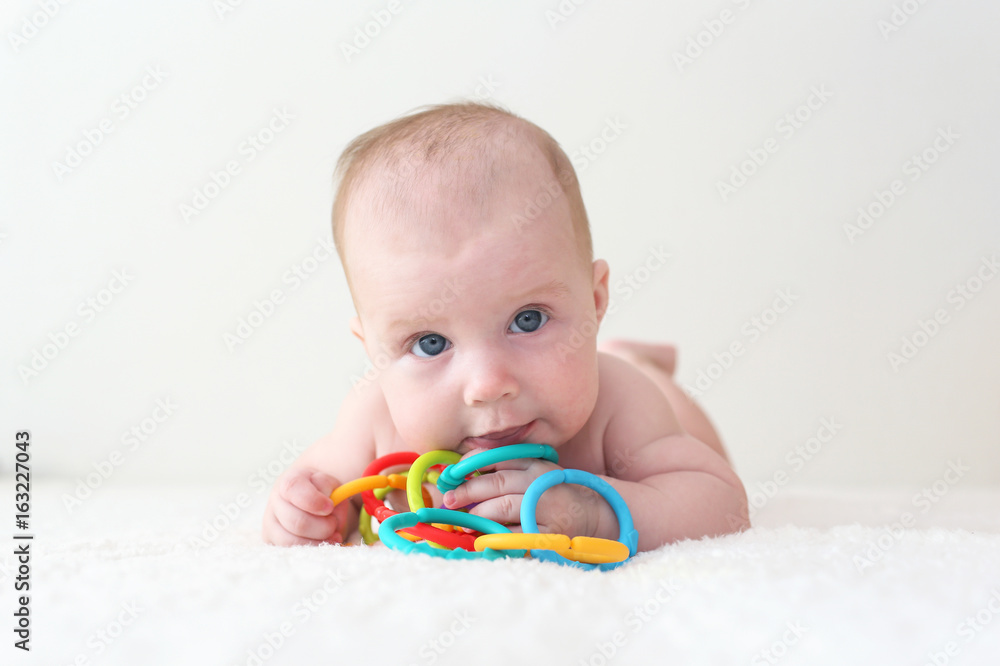 4 months baby plays educational toy teether 4 months baby plays educational toy teether