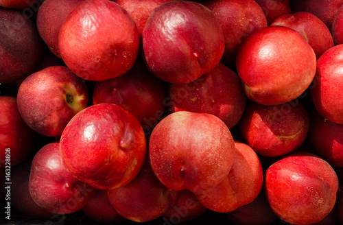 Obraz na płótnie Fresh nectarine close up. Colorful fruit background w salonie