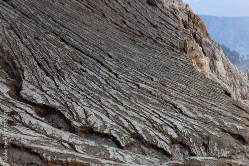 Schwefelfumerolen und Schwefelsäuresee im Ijen-Vulkan - Java - Indonesien