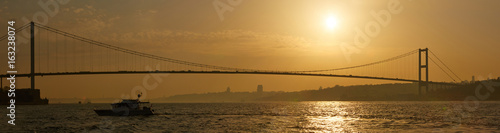 Canvas Print The Bosphorus Bridge connecting Europe and Asia.