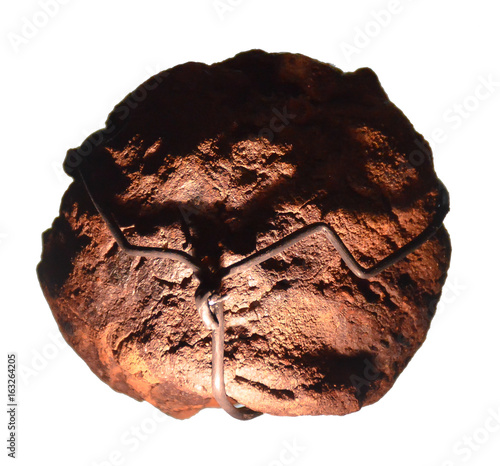Φωτογραφία Fragment of the meteorite isolated on white background