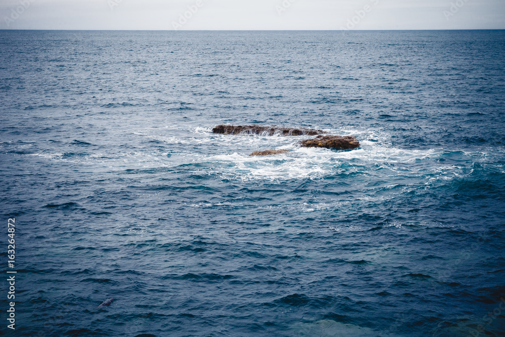 Obraz premium Atlantischer Ozean und Felsen in Biarritz