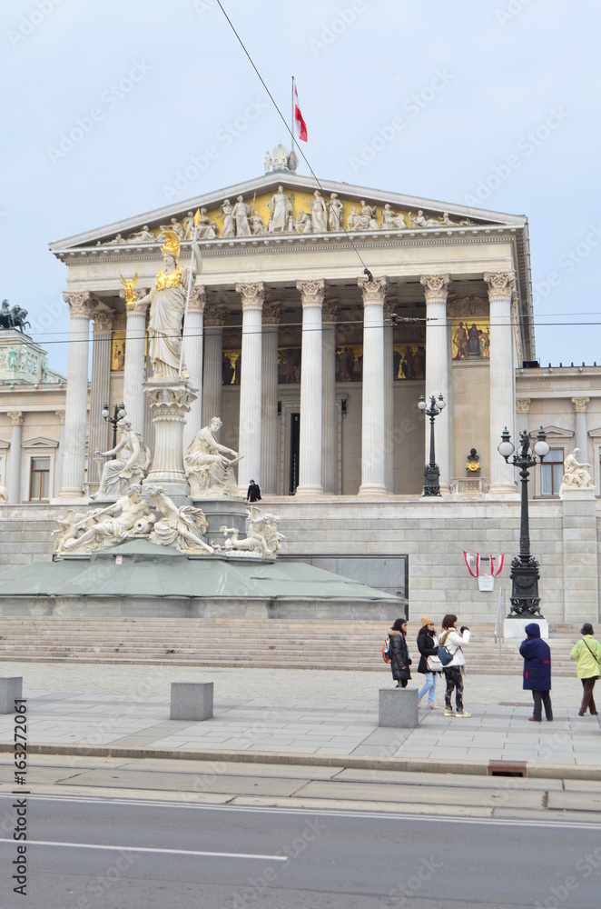 Naklejka premium Portrait Street View of Austrian Parliament Building in Vienna, Austria