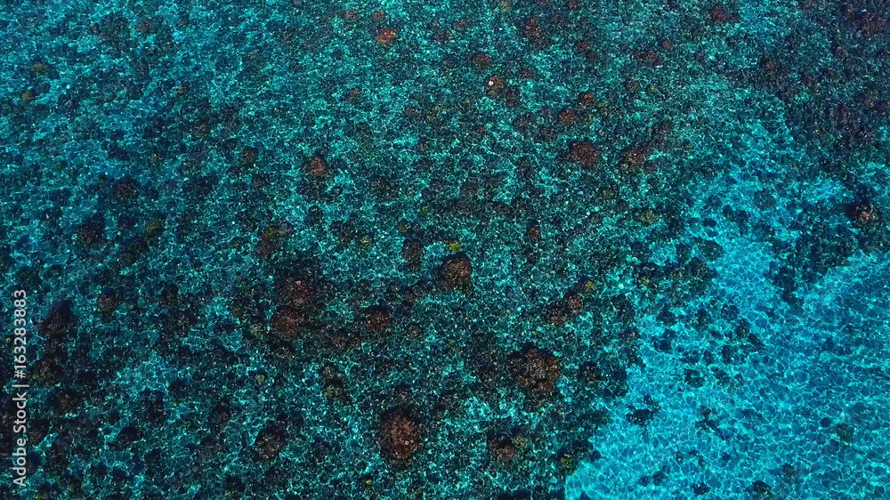 Obraz premium lagon filmé par un drone, vu du haut