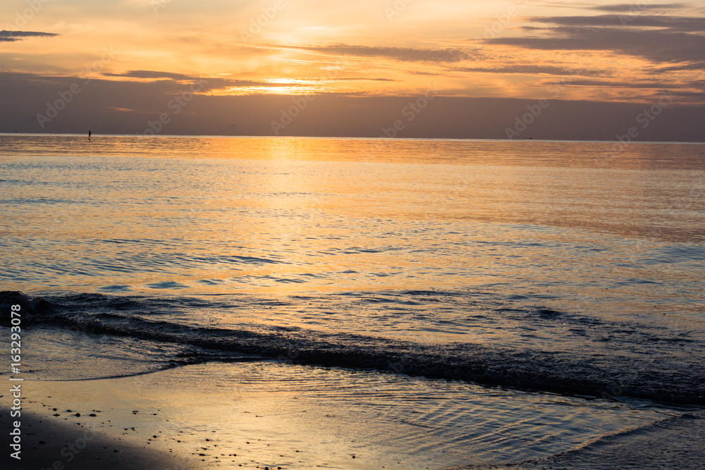 Naklejka premium タイ・サムイ島・朝焼け・暁・チャウエンビーチ