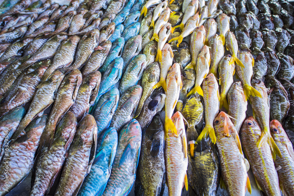 Obraz premium poisson sur marché, polynésie 2017