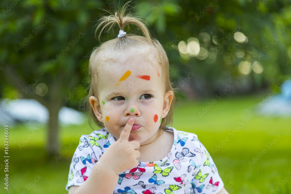 Beautiful baby girl play with colors and learning to draw and painting. Beautiful baby girl play with colors and learning to draw and painting.