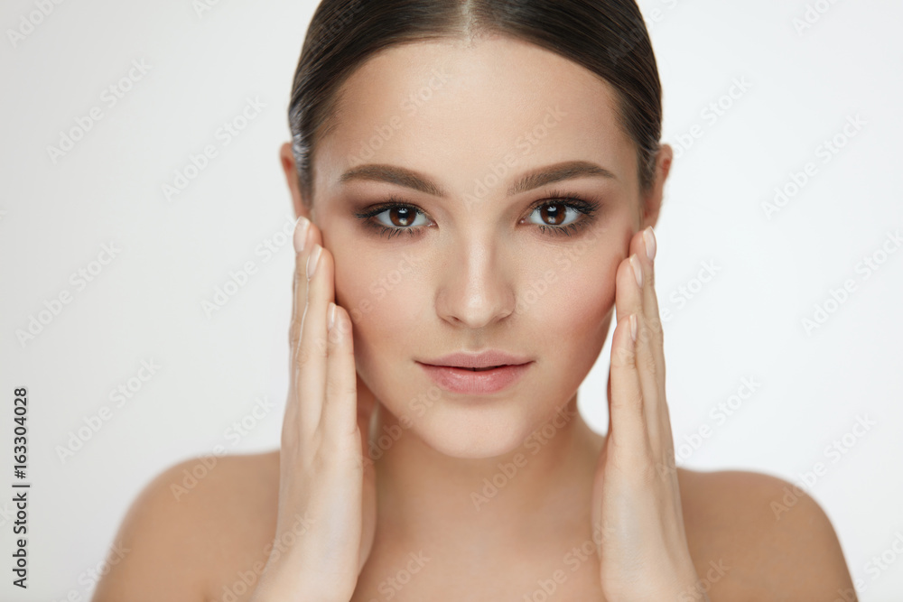 Beauty Woman Face. Girl With Natural Makeup Touching Facial Skin