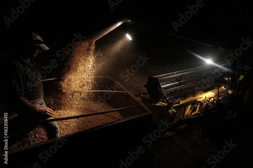 Colheita de soja noturna