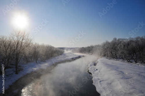 厳冬期の川霧