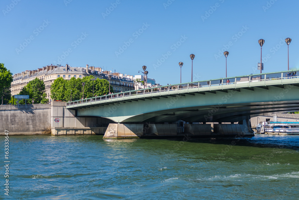 Paris, Alma bridge, view of the Seine and buildings avenue de New York
