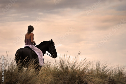 Schilderij op canvas woman and  horse in the sea