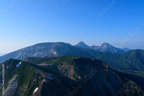 八ヶ岳連峰　南八ヶ岳の山並み　硫黄岳、赤岳、阿弥陀岳 © Scirocco340