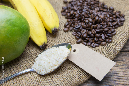 Fotografi fair trade products: rice, coffe, banana, mango,